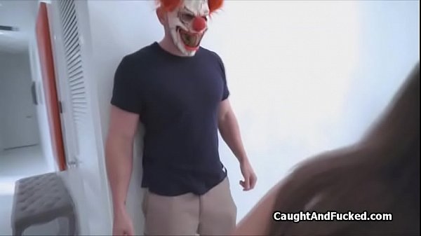 Scary movie with bestie leads to fucky sucky