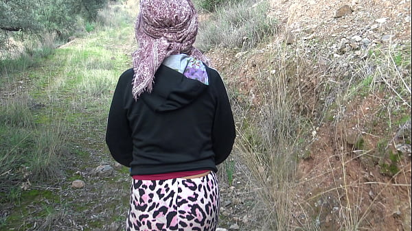 Download Video - A Turkish stepmother is NOT SCARED to show her hairy pussy to her 18 year old stepson