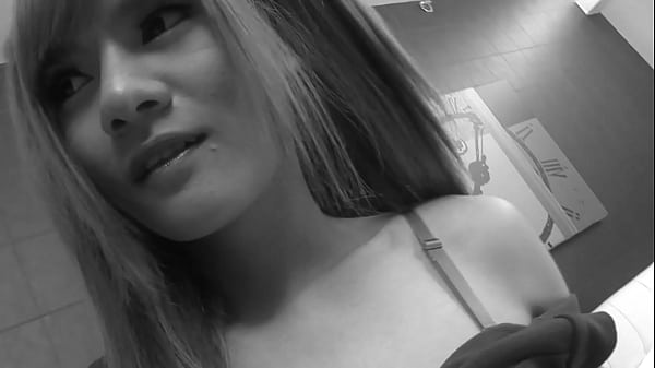 Young trans girl passionately sucks her friend'...