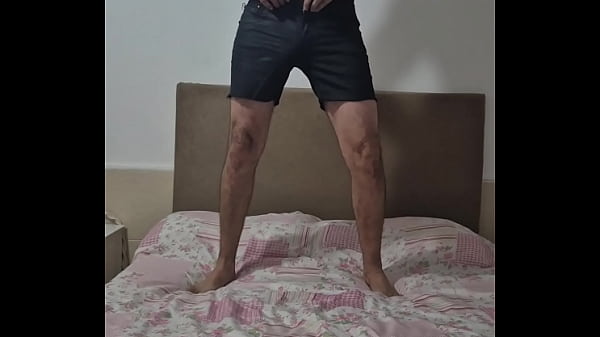 Download Video - Sigiloso Passivo Laranjal- S&atilde;o Gon&ccedil;alo RJ - Shortinho e Lengerie Vermelha Enfiada No Cuzinho