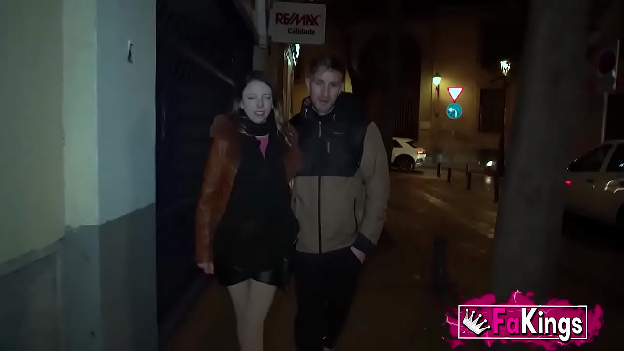 A Melanie Dior le gusta más cuando es arriesgado. Mamadas PÚBLICAS para que las disfrutemos!
                    european blowjob brunette doggystyle amateur cowgirl public small tits natural tits muchos negros