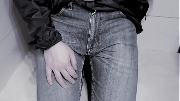 pee in jeans in toilet