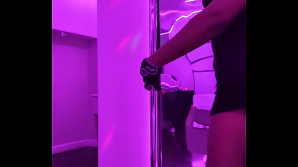 Naejae gives a strip tease and squirts