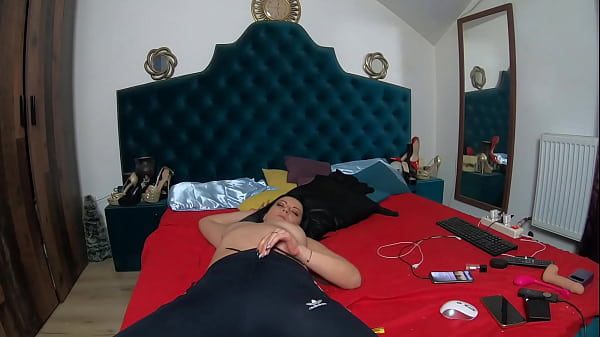 Lazy Morning Masturbation – Topless in Sweatpants & So Wet ️ 233