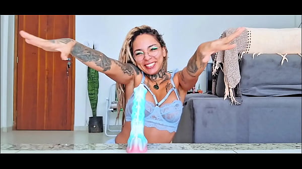 This dildo broke my throat and my pussy, I couldn't hold it for long and I came all over it