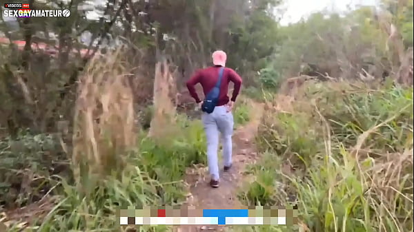 Download Video - BOYS DESCONHECIDOS ME FUDENDO POR TR&Aacute;S DAS &Aacute;RVORES DO PARQUE