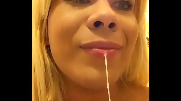 Download Video - Oriana swallow juega y traga mi leche