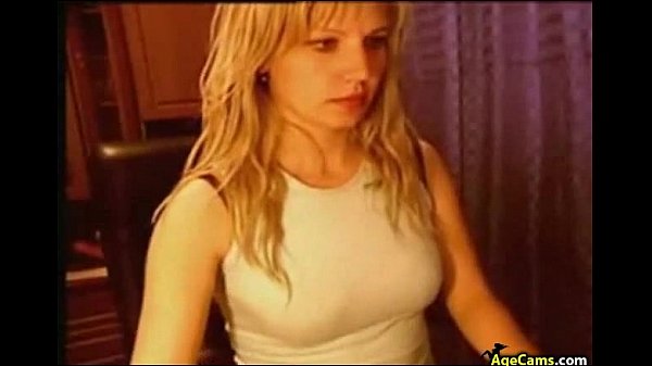Blonde Hottie Dildo in Pussy Webcam Porn