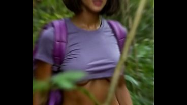 Dora gostosa perdida na floresta. [ gerado por IA ]