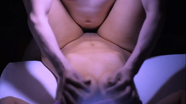 El profesor y la mejor amiga se tocaron disimuladamente.