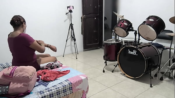 SEXY HOUSEWIFE PACKS HER BACKPACK TO GO ON VACATION TO VENEZUELA