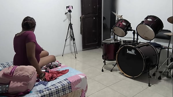 SEXY HOUSEWIFE PACKS HER BACKPACK TO GO ON VACATION TO VENEZUELA