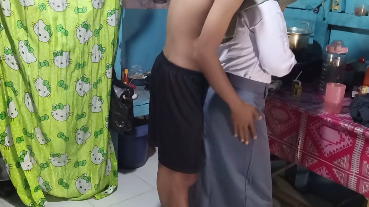 Ngentot adik ipar di dapur, ketika mau berangkat sekolah