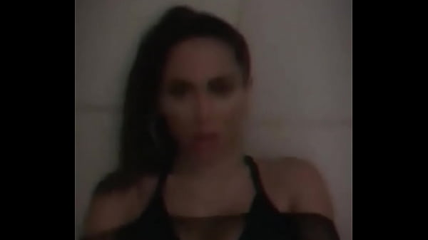 Anitta Se Tortille Pour Sauver La Forêt Amazonienne