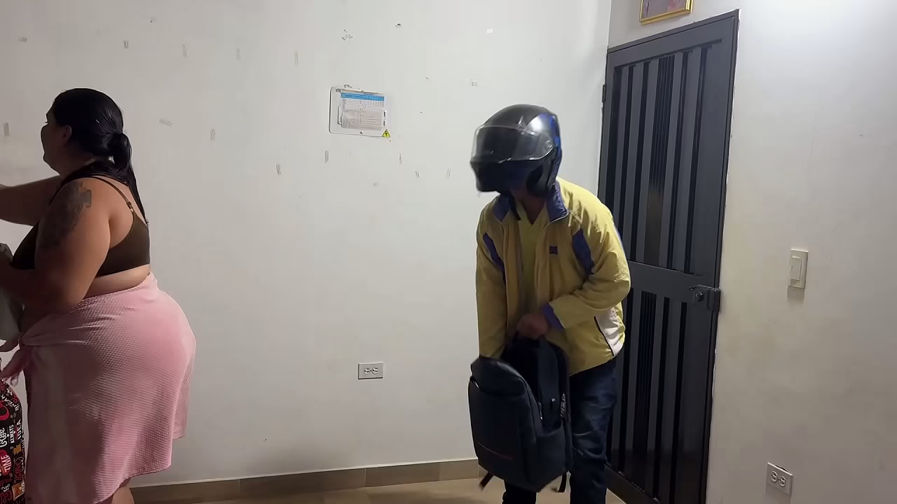 SE COJE AL REPARTIDOR DE PIZZA EN FORMA DE PAGO ! QUE TRAVIEZA