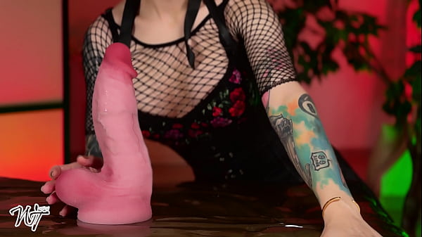 thumb vivid dildo testing