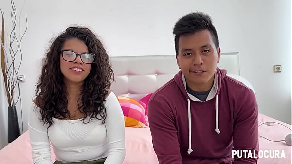 Download Video - PutaLocura - La jovencita morena Laura Love folla con su novio y traga toda su lefa