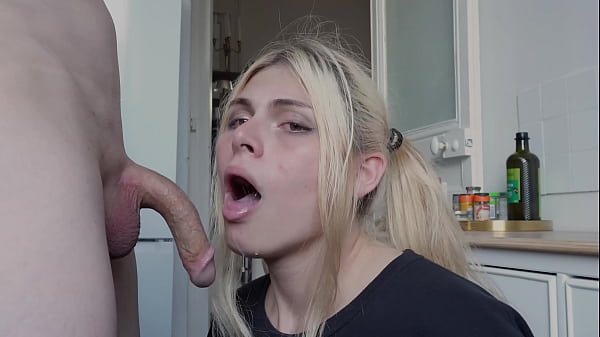 Download Video - Premier date avec une jolie fille trans fran&ccedil;aise&comma; elle me suce et avale dans la cuisine&period;