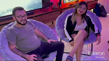 BEATRIZ TIENE SU PRIMER GANG-BANG Y LA DEJAN LLENA DE LECHE