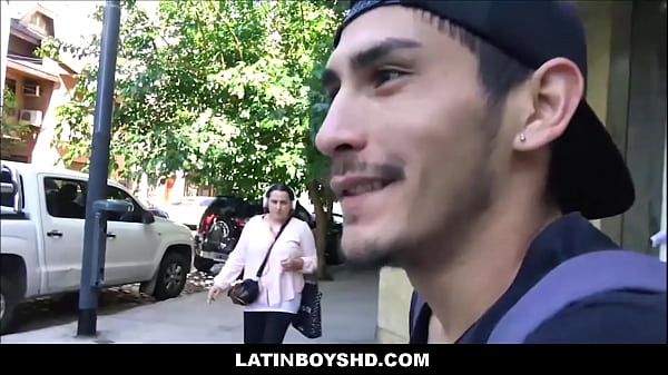 Latino-Junge Bezahlt Geld In Der Öffentlichkeit, Outdoor-Fick In Der Gasse, Pov