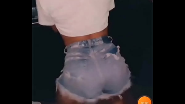 Culo la chilena haciendo twerk