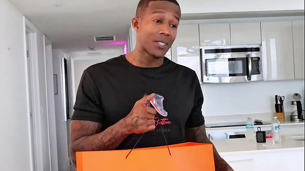 She's a good legs spreader.