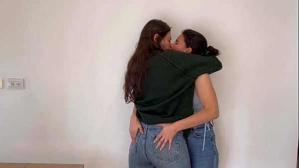 I fulfill my fetish of having lesbian sex with jeans.
