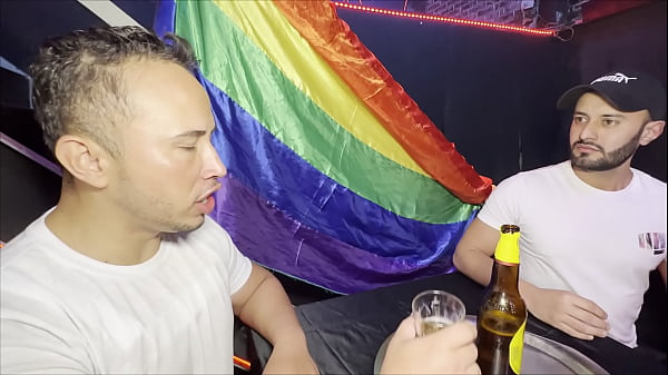 Casal de amigos foi para a balada e acabarao fodendo o gar&ccedil;om