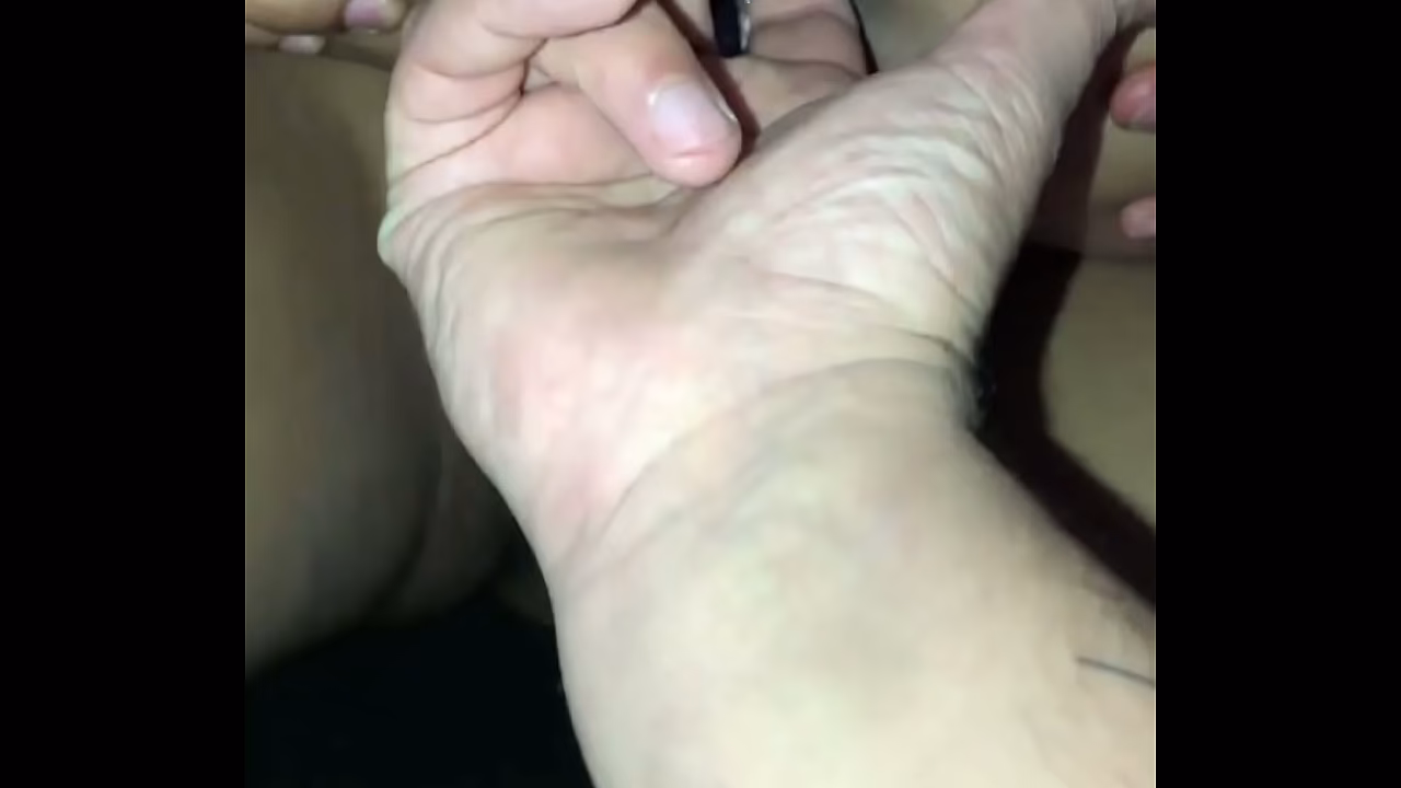 Fudemos a casada safada na oficina. Casada safada, foi arrumar o carro, nao aguentou os BBC pauzudo e pagou o servi&ccedil_o com a buceta.