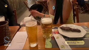 Hotwife brasileira, rainha dos cornos, chama amante pauzudo para almoço e vai com o pauzudo para o motel e trai mais uma vez o marido corno. 5分钟