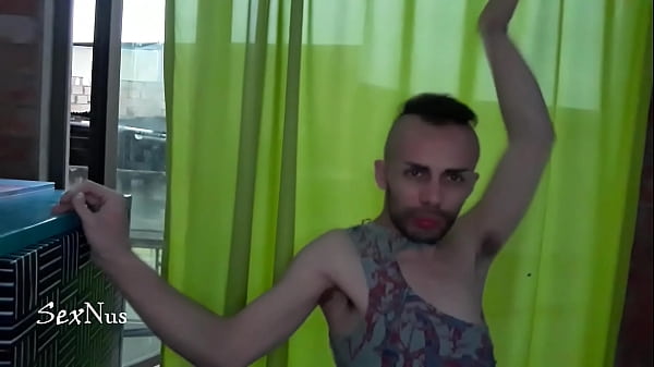 Download Video - Fumando fuertemente