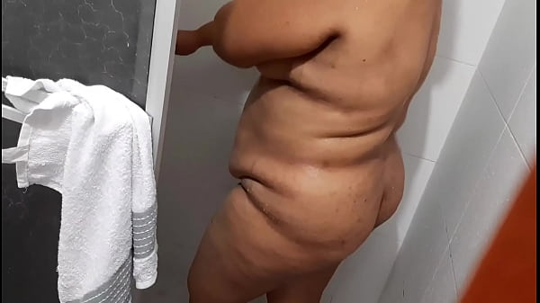 I watch the employee while she takes a shower, I masturbate