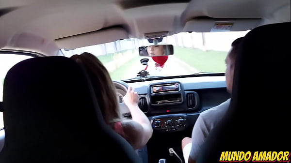 Download Video - Colocou o amigo no porta malas pra entrar escondido no motel&excl;
