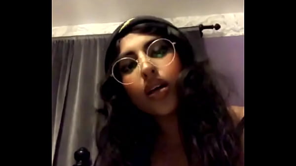 thick teen shows off her features