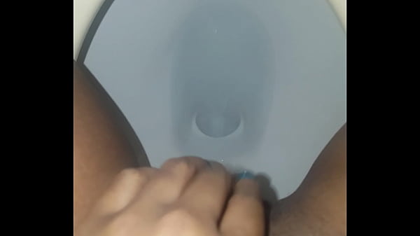 thumb peeing again