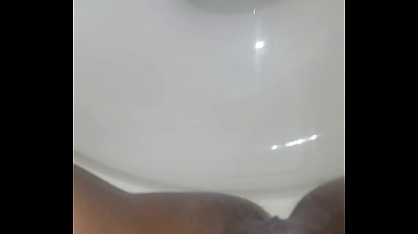thumb peeing again