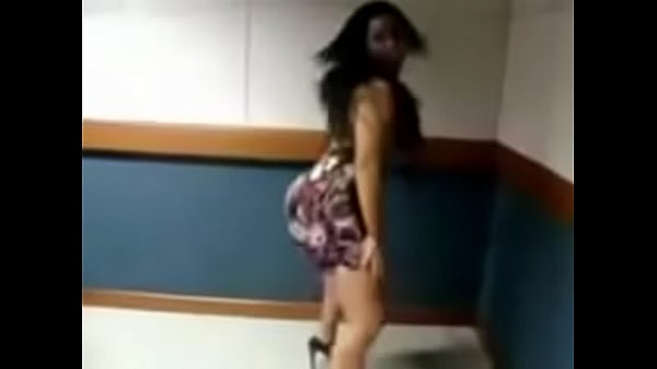 Gorgeous Latina sexy big ass shake