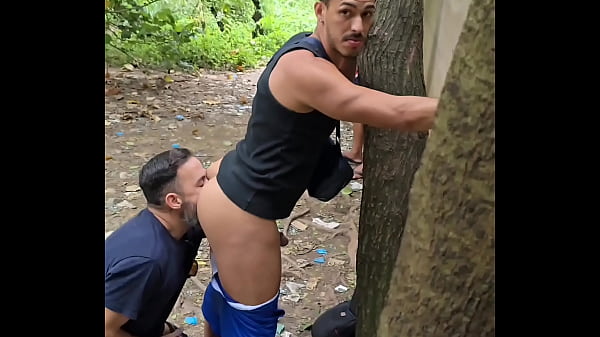 O CARA PASSANDO DE BICLICETA SEM ENTENDER NADA,...