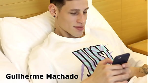 Novinho assanhado me levou pra cama