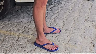 TWINK COM MACHOS QUE ENCONTROU NA RUA NO CINEM&Atilde;O