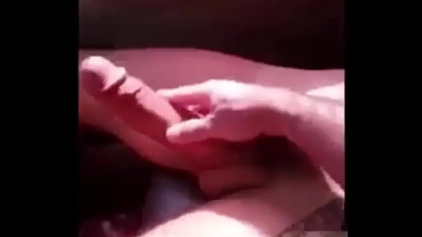 Download Video - O uber ficou manjando minha pica no short entao coloquei pra fora pra ele poder brincar - linktr&period;ee&sol;marretaxx