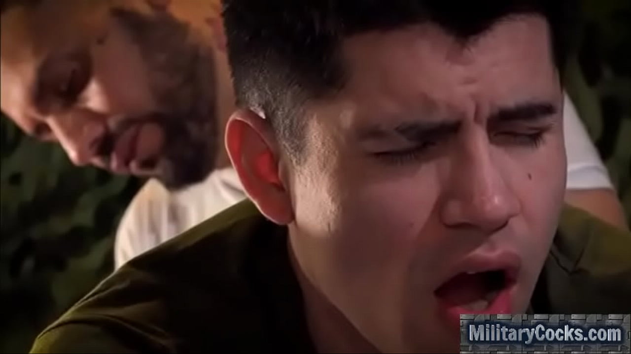 Soldado latino castigado con gran polla
                    anal hardcore latin brazilian uniform office domination military latino bareback uncut hispanic arm big cock soldier latinos espanol active duty ydesk barrcks muchos negros