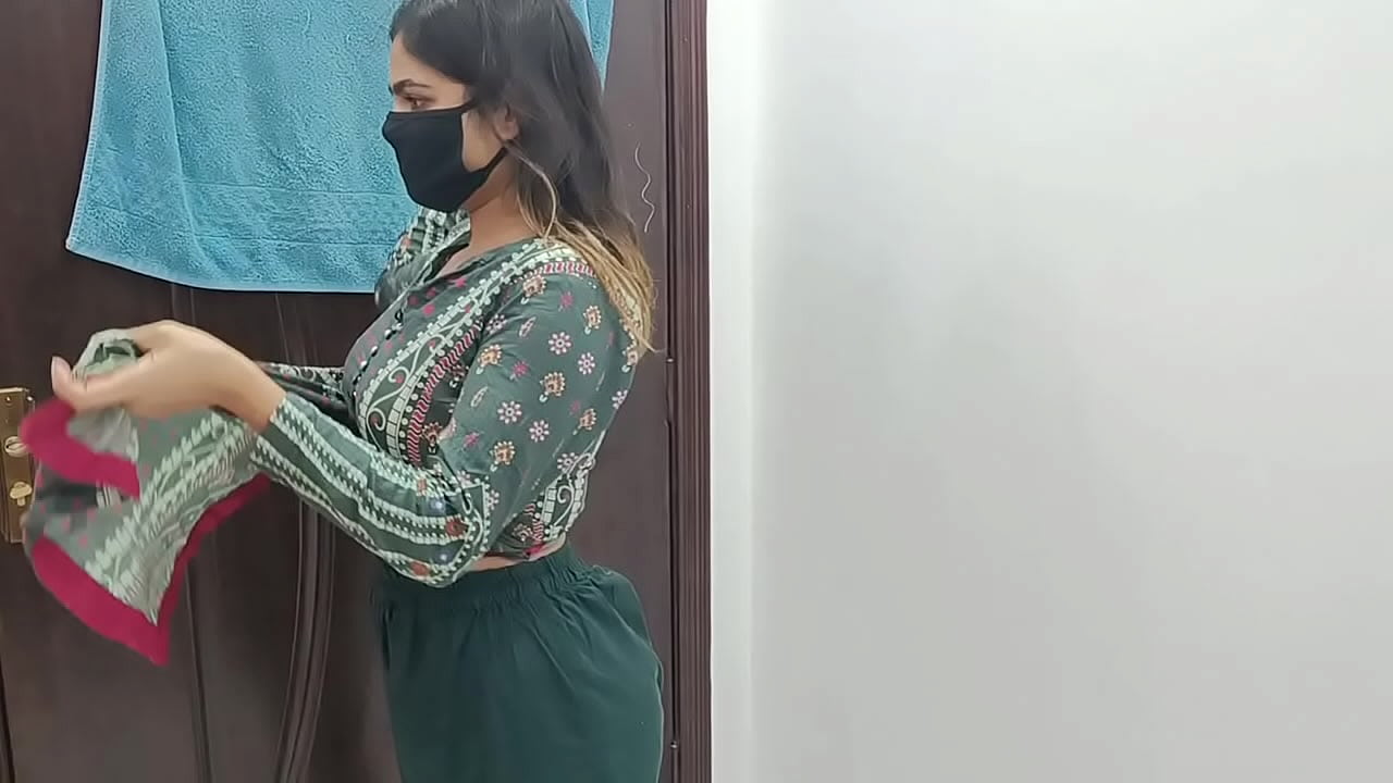 GHAZAL CHAUDHARY NEW BOLLYWOOD MUJRA - PAKISTANI MUJRA DANCE - YouTube