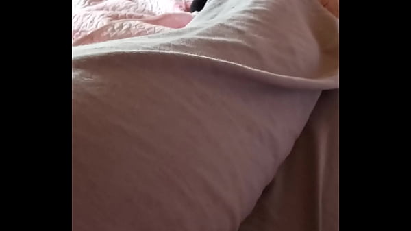 A la perra de mi hermanastra le gusta jugar a la sumision... Levant&eacute; su adorable y sexy pijama y a follar por el culo hasta correrme en sus nalgas!