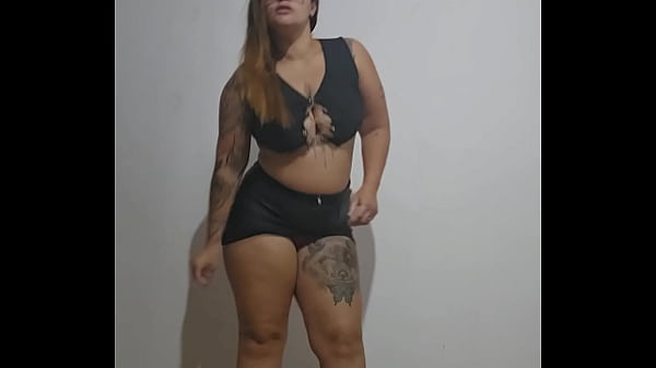 Download Video - Batendo siririca na quina da mesa dando tapinha nos peitos