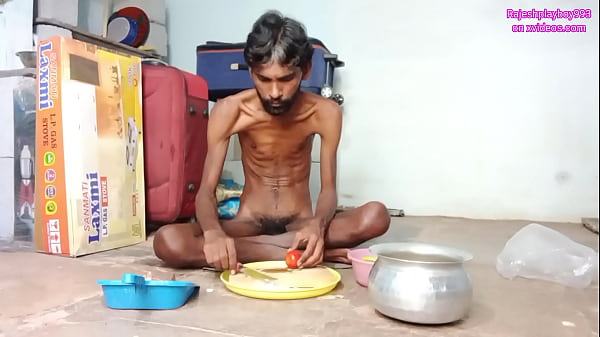 Download Video - Rajeshplayboy993 cutting vegetables for cooking aalu curry