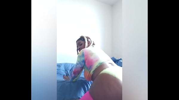 DANCING TO GAKTRIZZY NEW SONG & TWERKING NAKED