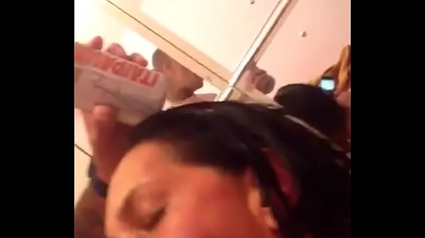 Cette Salope Sait Sucer Une Bite