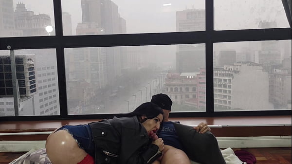 Hottie fucking in the window for everybody to watch (Kitty big ass)