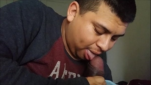 Download Video - Meu garoto chupando meu pau - Puppy working on my foreskin